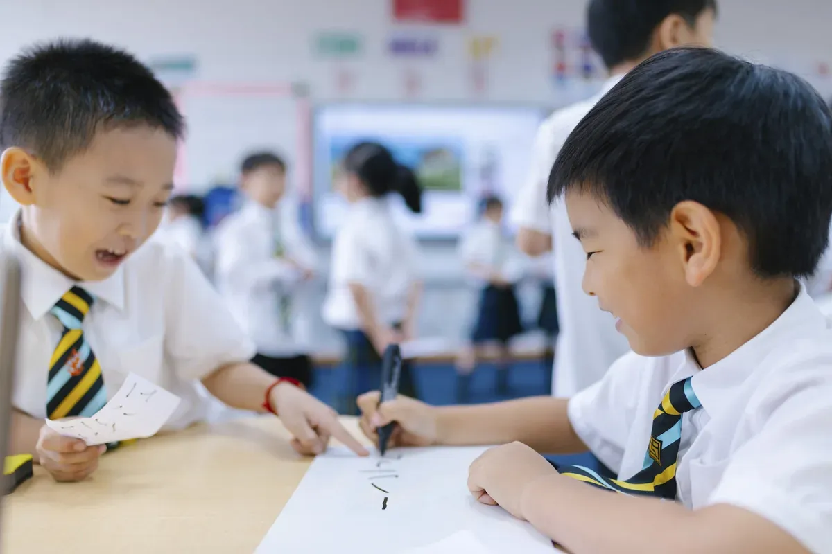 上海惠立国际学校致力于融汇创新，汲取中英教育精粹，打造一所全球顶尖的中英文双语学校。